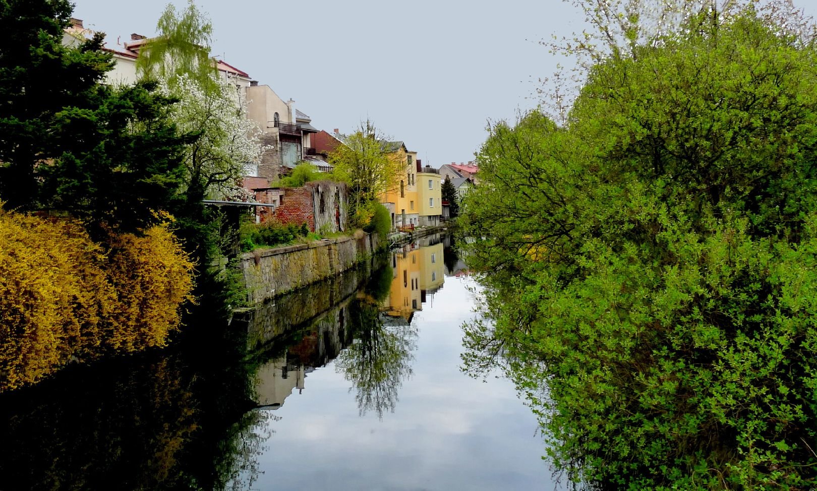 Foto: PODVE�ER NAD METUJ�